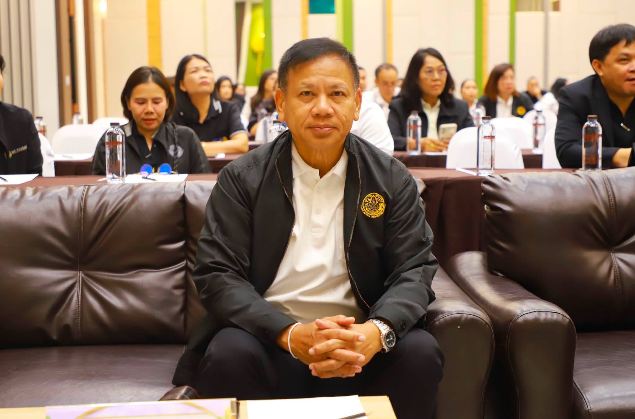 title - รองเลขาธิการ ส.ป.ก. ปิดโครงการสัมมนาฯ เดินหน้ายกระดับงานจัดที่ดิน-กองทุนฯ มุ่งเป้าขับเคลื่อนการดำเนินงานปี 2570